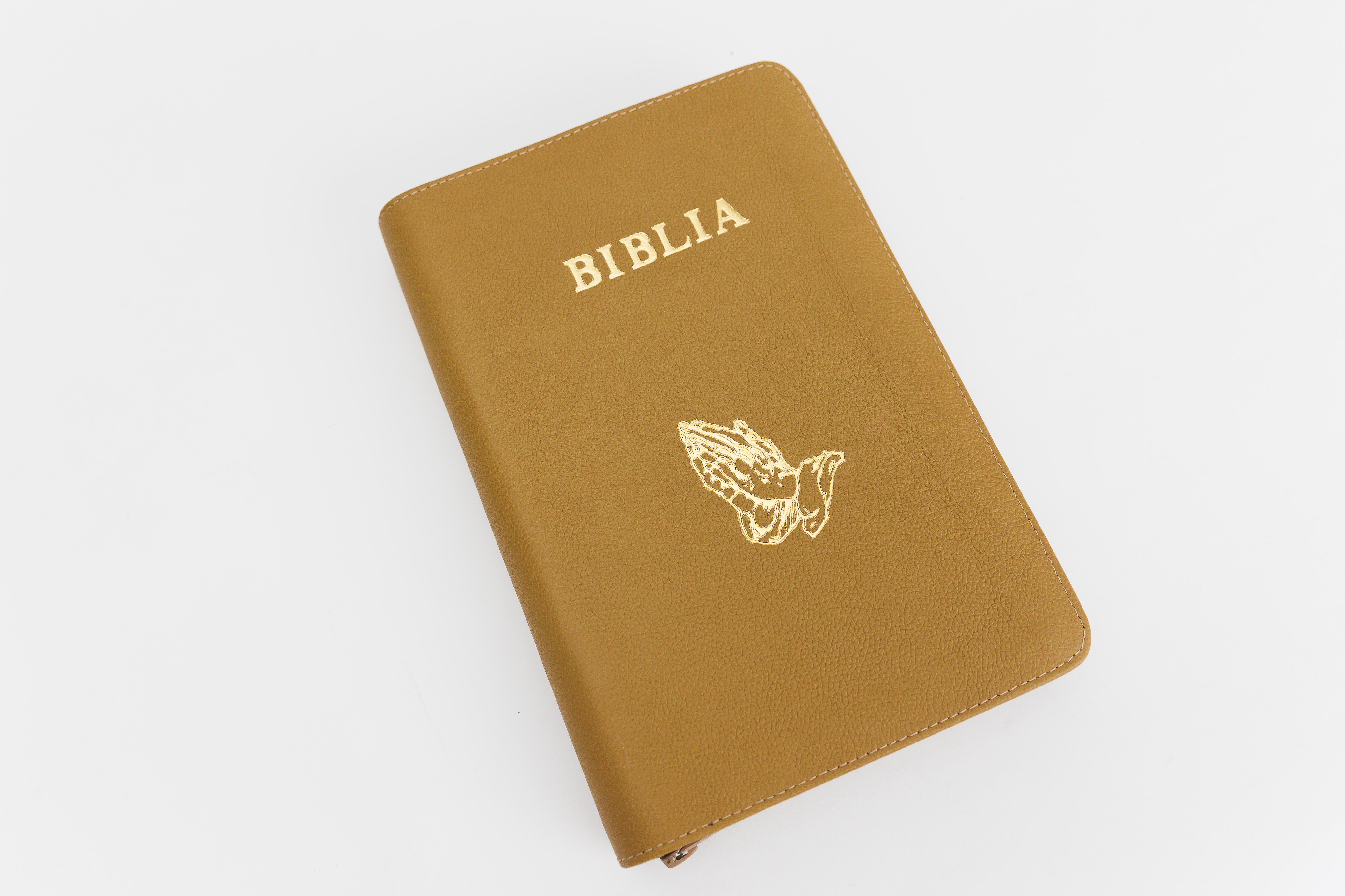 Biblie din piele, marime mare, culoare maro muștar, fermoar, index, margini arurii, maini in rugaciune, cuv. lui Isus cu rosu [SI 073 PFI]